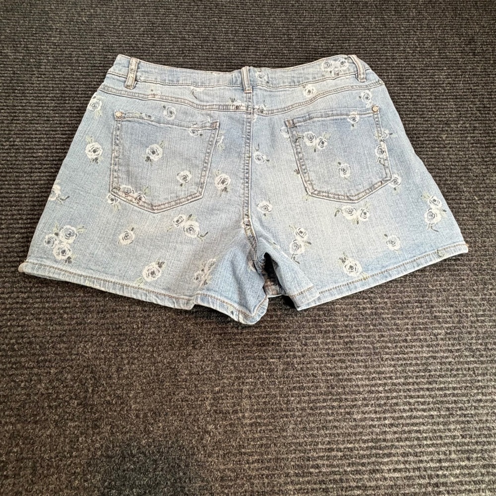 Catherines Est 1946 Denim Floral Rose Print Jean Shorts Light Wash Blue W 16 - Picture 2 of 4